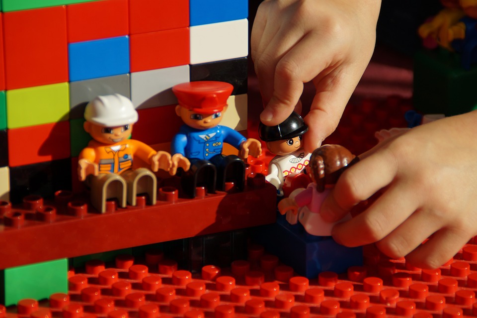 Les bénéfices des jouets recyclés pour les jeunes enfants